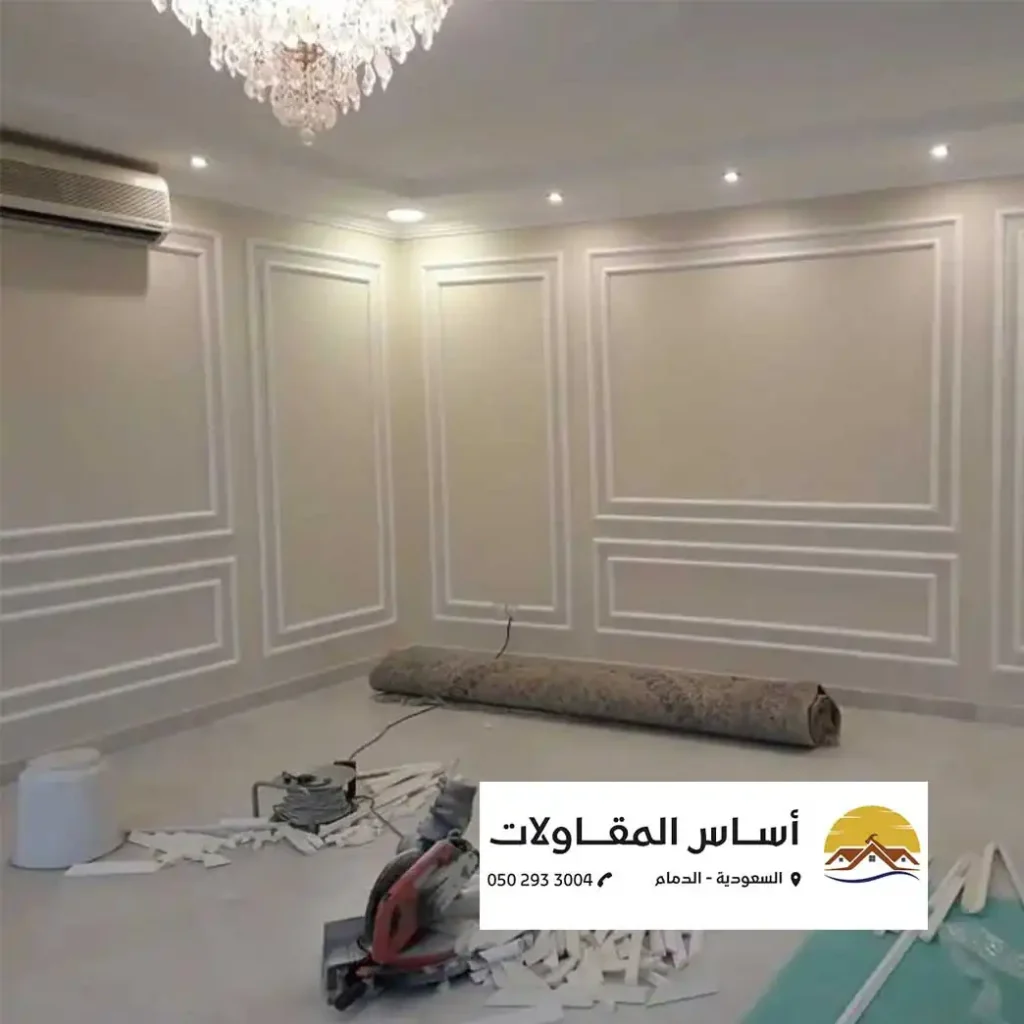 الرئيسية جدران قيد التشطيب بديكور كلاسيكي ودهان بيج أنيق من تنفيذ أساس المقاولات.